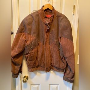 Bermans vintage men’s leather boomer jacket. Size Large 48”chest.